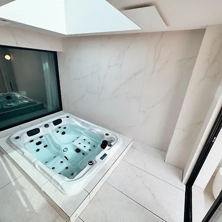 La Corniche Pieds Dans L Eau Les Issambres